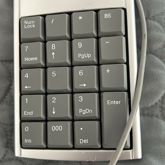 Targus Ultra Mini USB Keypad with USB Port Connector - Picture 3 of 4